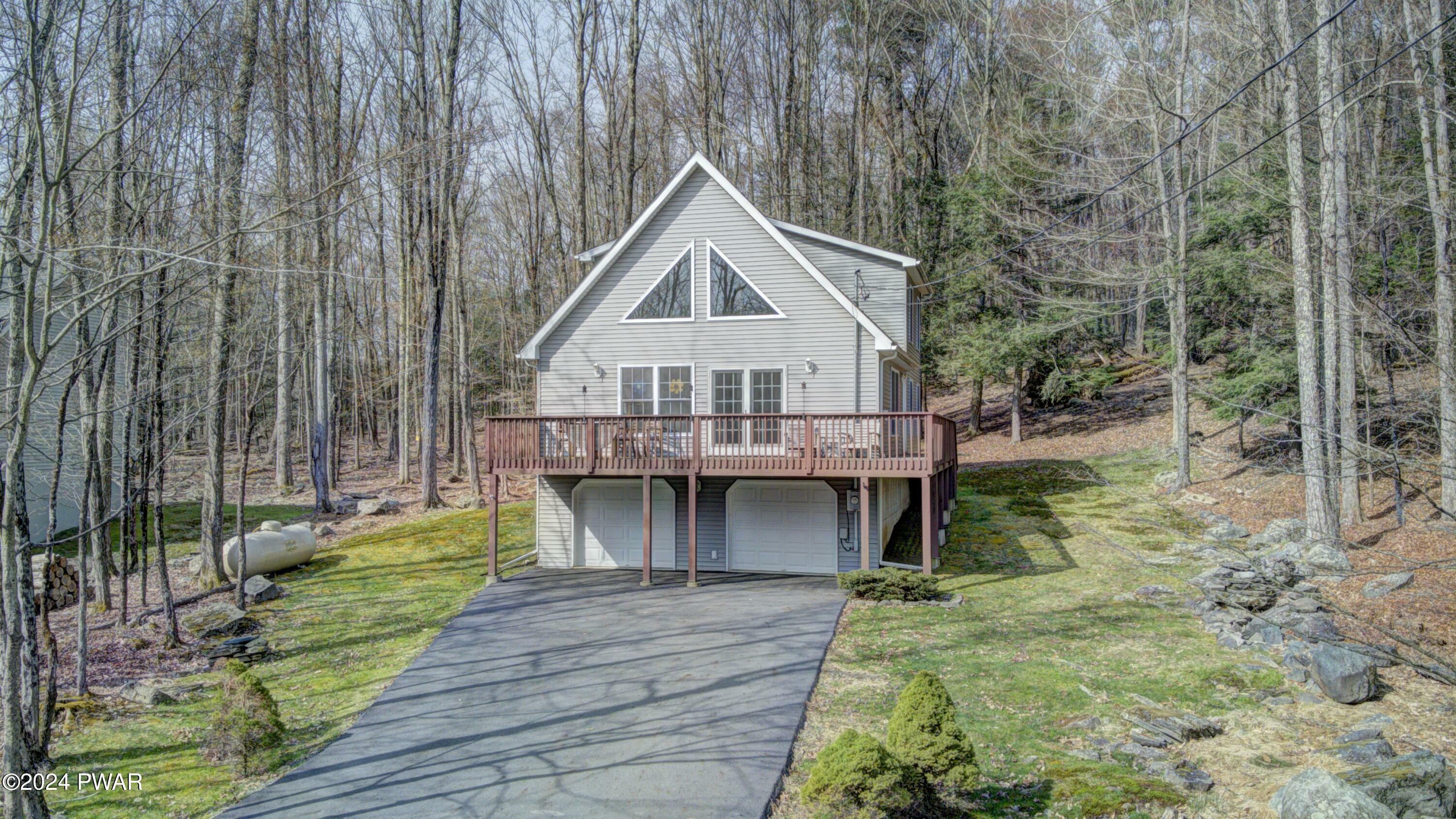 Property Photo:  1084 Lakeland Drive  PA 18436 