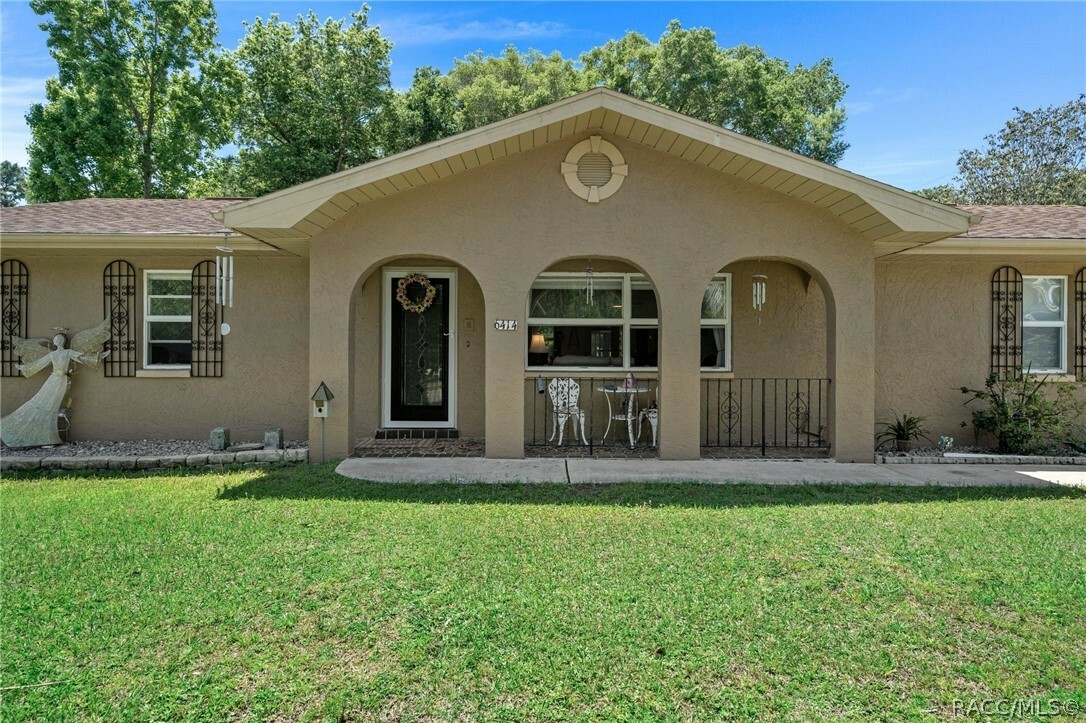 Property Photo:  6414 E Holly Street  FL 34452 