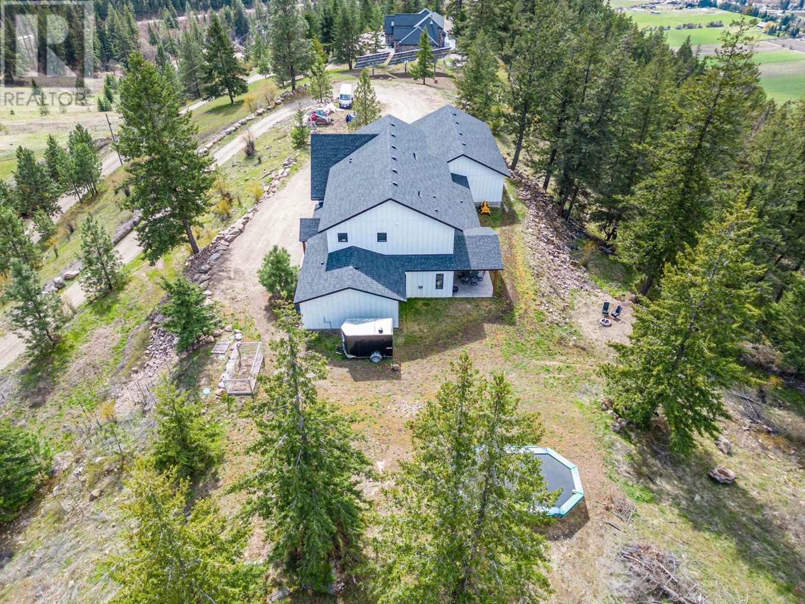 Property Photo:  460 Shuswap Chase Cr Rd  BC  