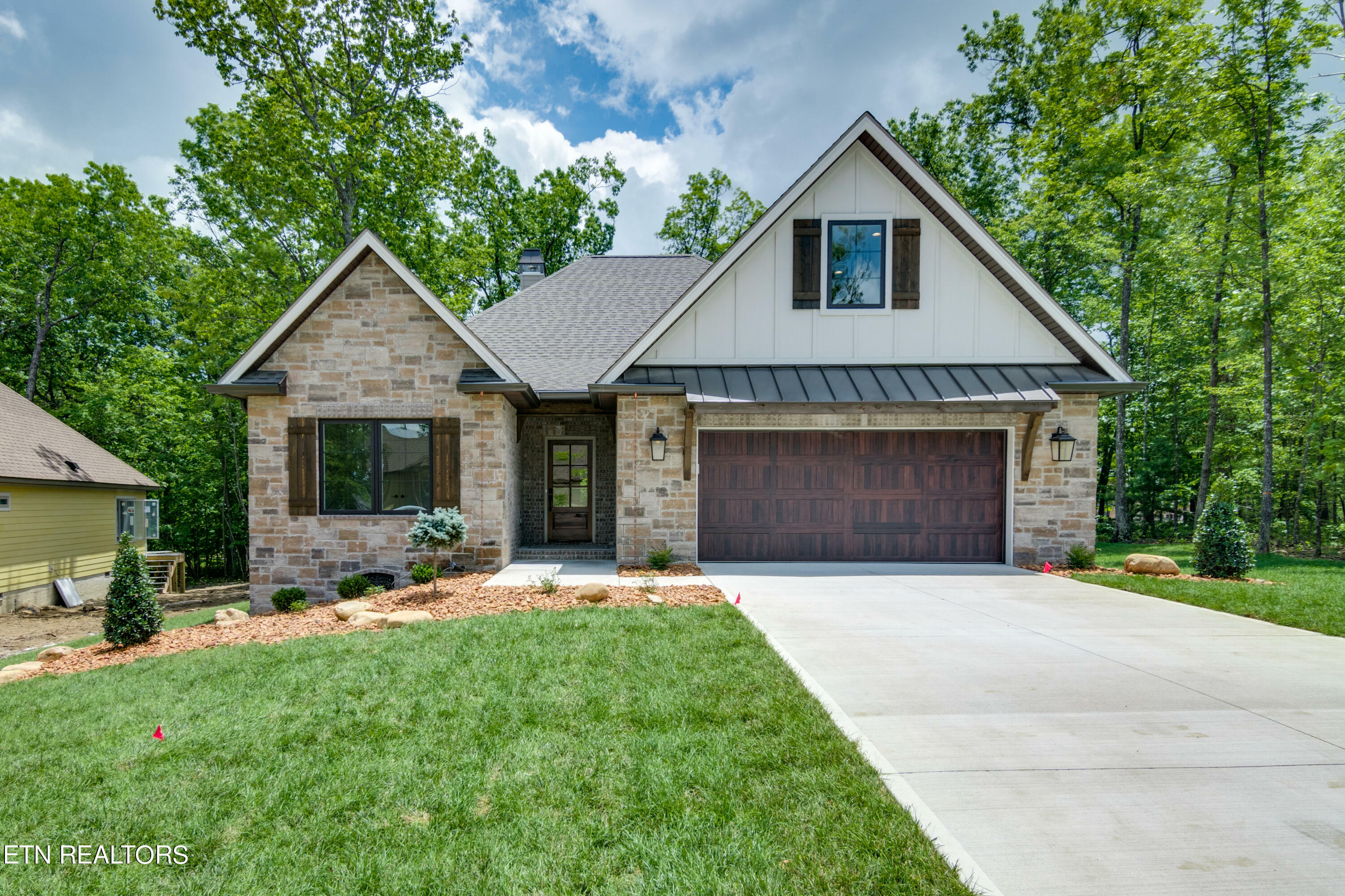 Property Photo:  67 Oak Leaf Circle  TN 38558 