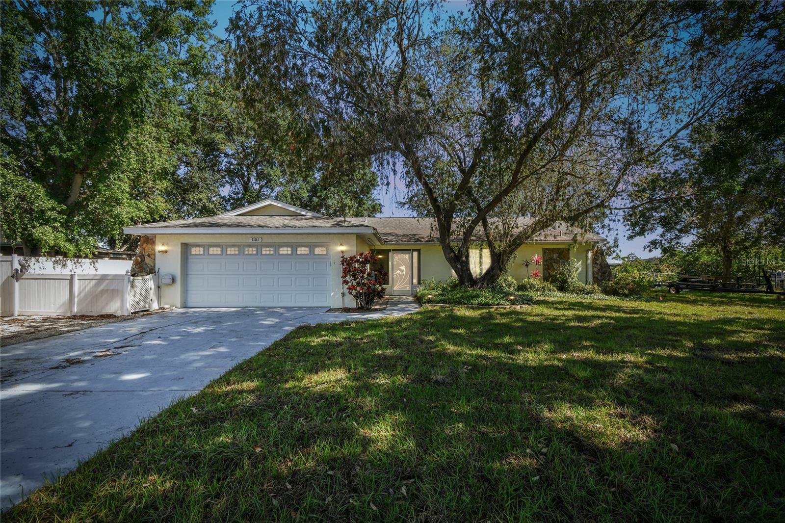 Property Photo:  1101 Chesterfield Avenue  FL 33570 