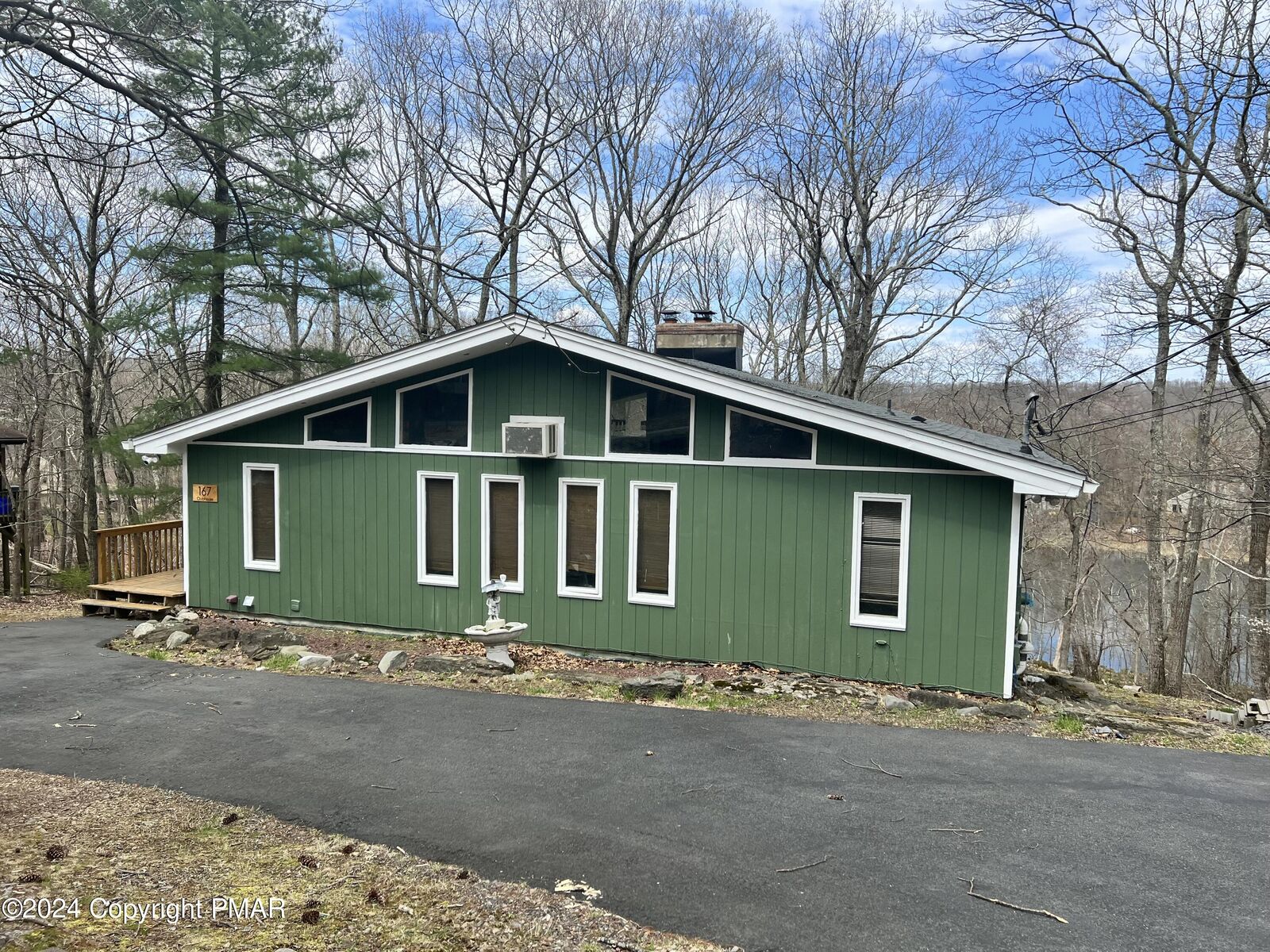 Property Photo: 167 Clubhouse Drive PA 18302