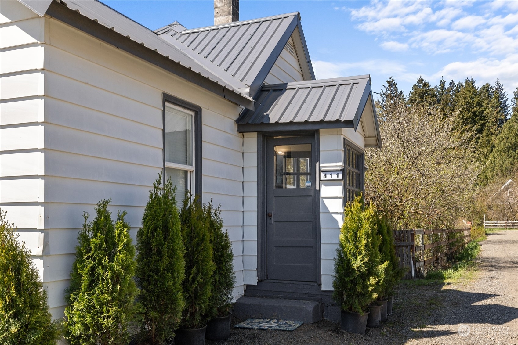 Property Photo:  411 W Railroad Street  WA 98922 