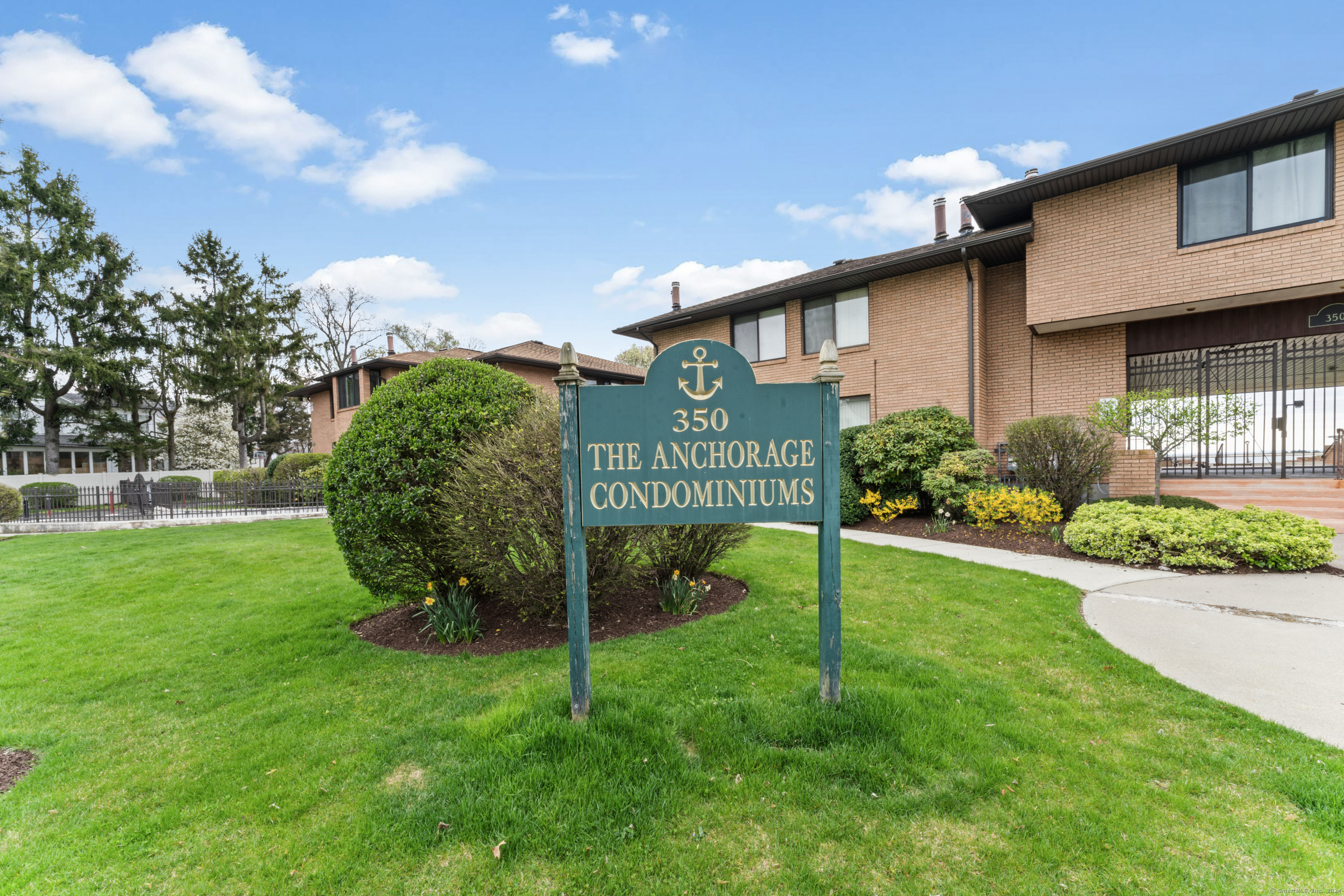 Property Photo:  350 Grovers Avenue 8B  CT 06605 