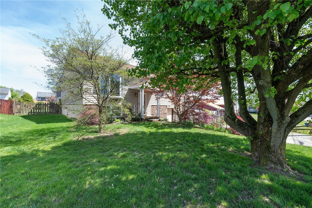 Property Photo:  502 Crestview Dr  PA 15683 