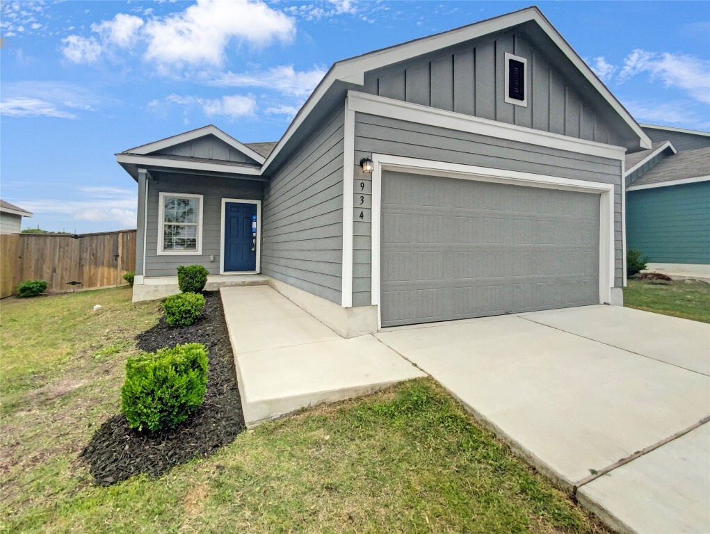 Property Photo: 934 Circle Way TX 76537