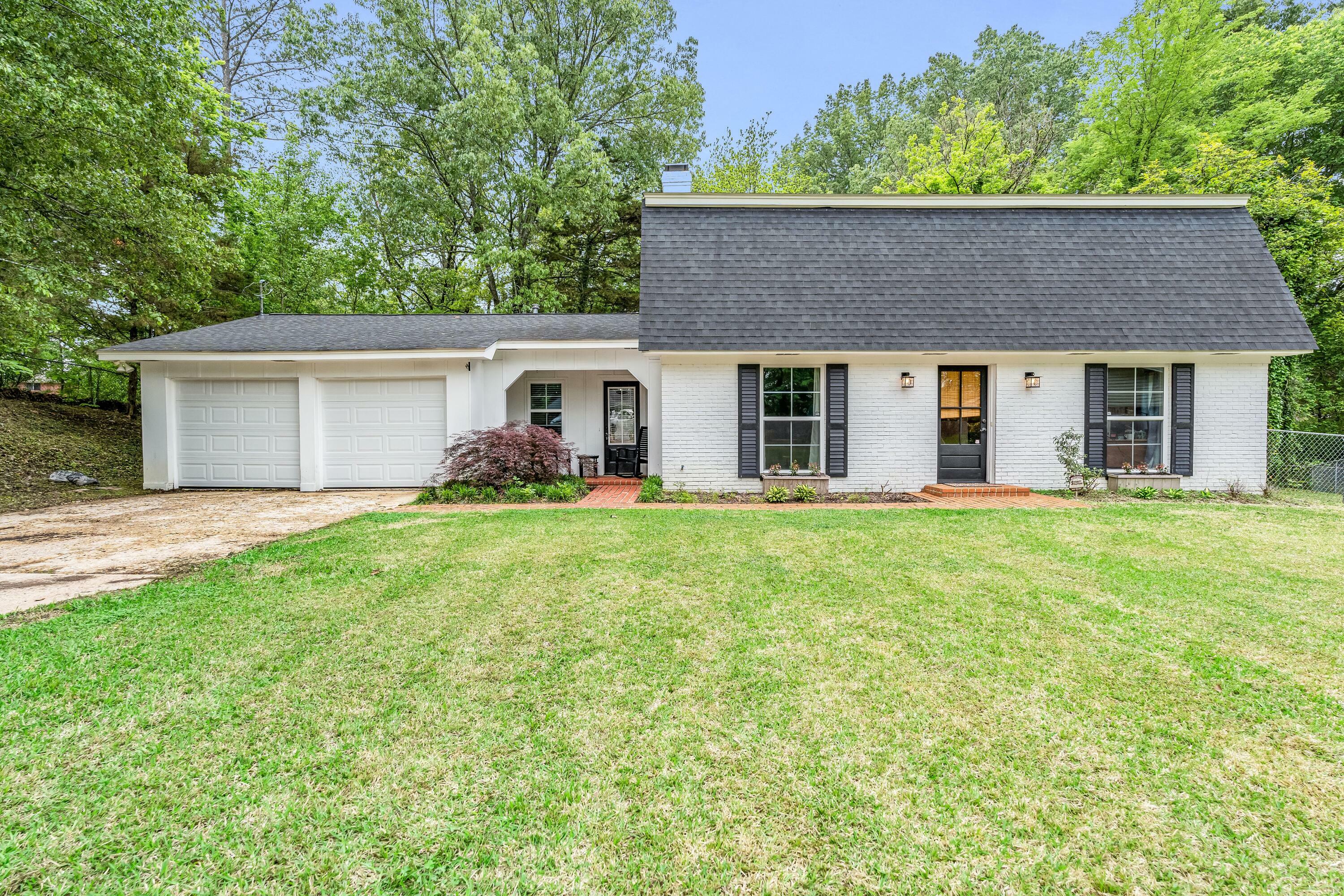 Property Photo:  2605 Pin Oak Dr  MS 39759 