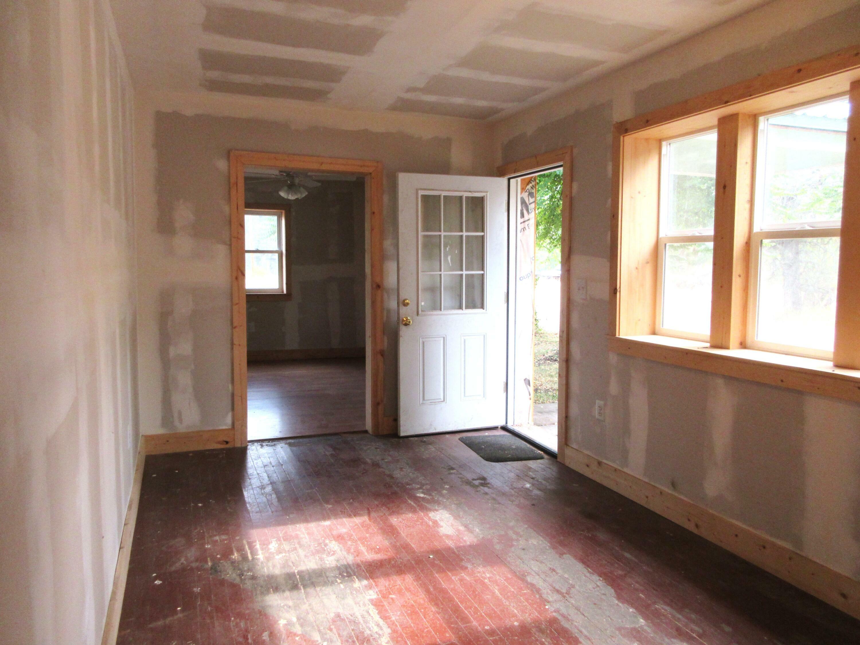 Property Photo:  10 W July St  WA 99121 