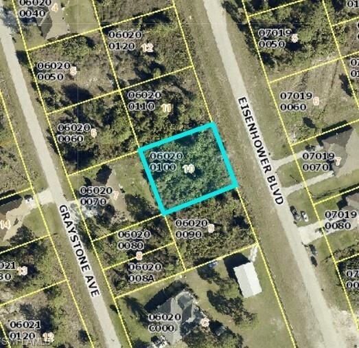 Property Photo:  964 Eisenhower Blvd  FL 33974 