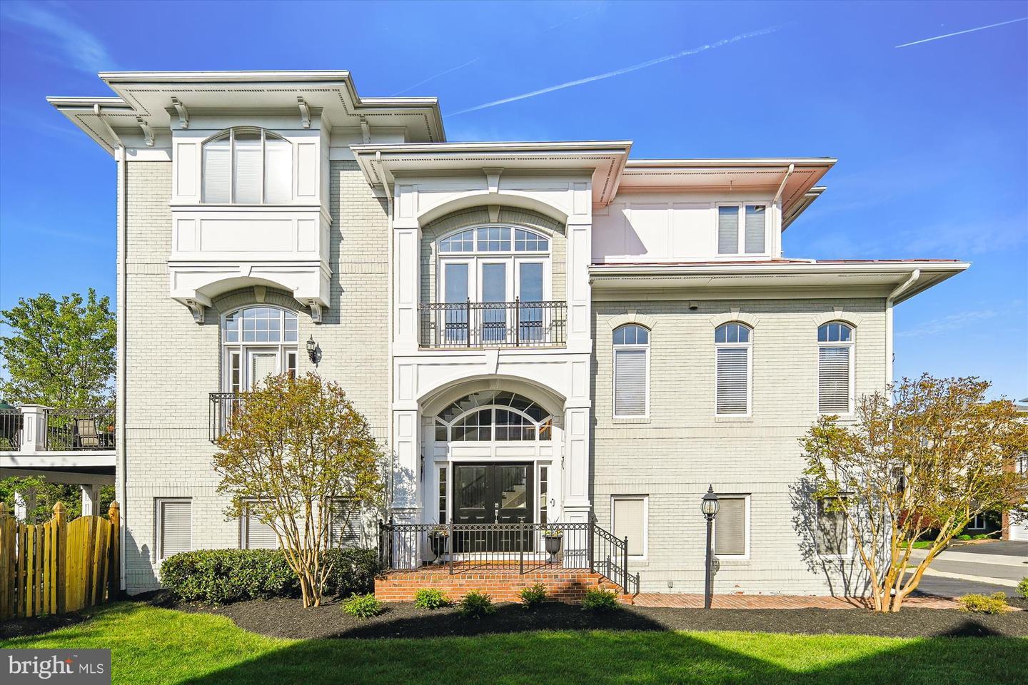 Property Photo: 43578 Wild Ginger Terrace VA 20176