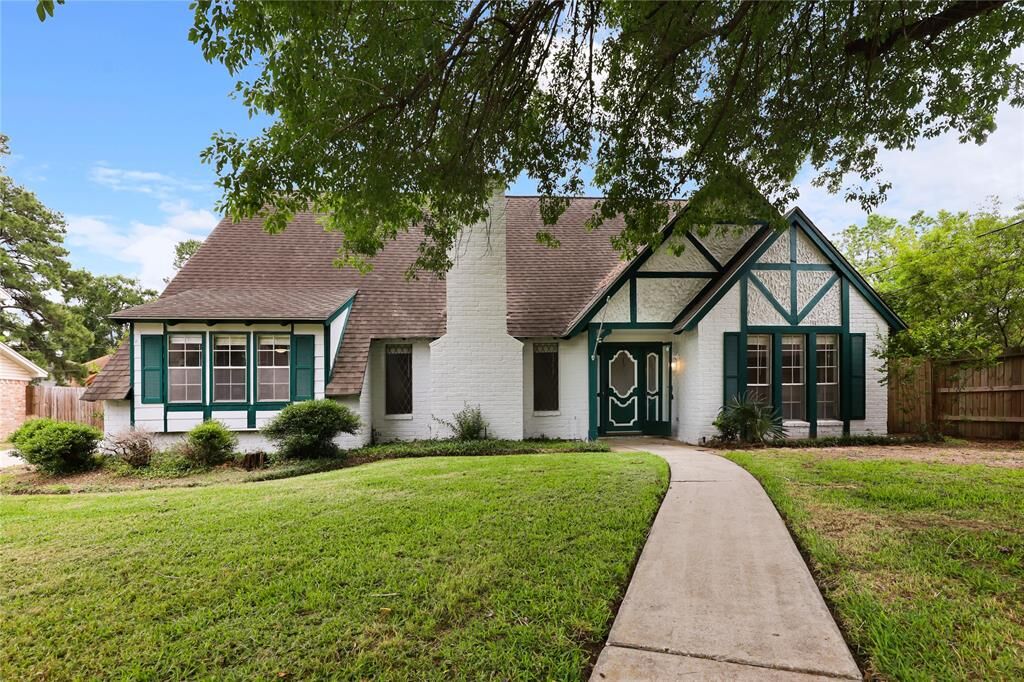 Property Photo: 6915 Dartford Court TX 77379