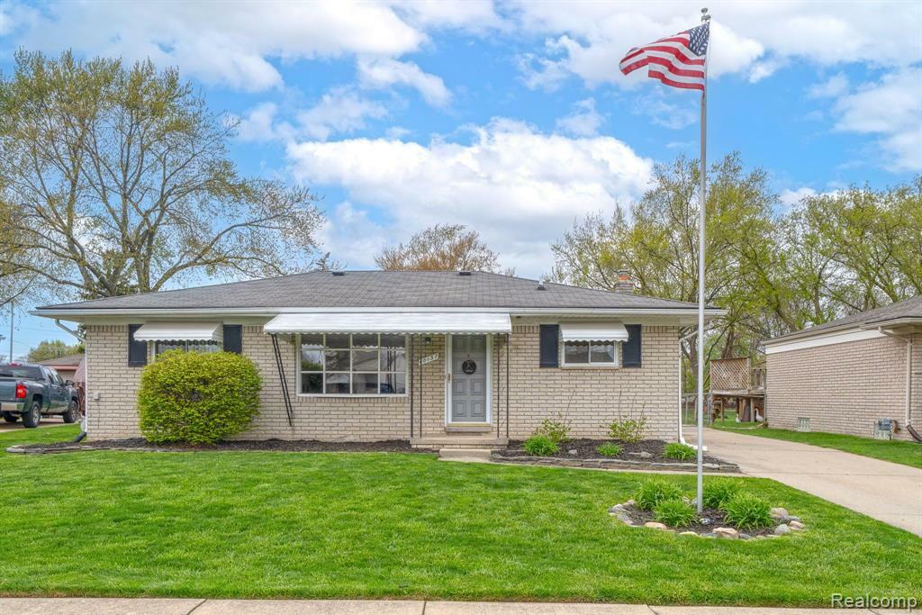 Property Photo: 40137 Walter Drive MI 48310 1952
