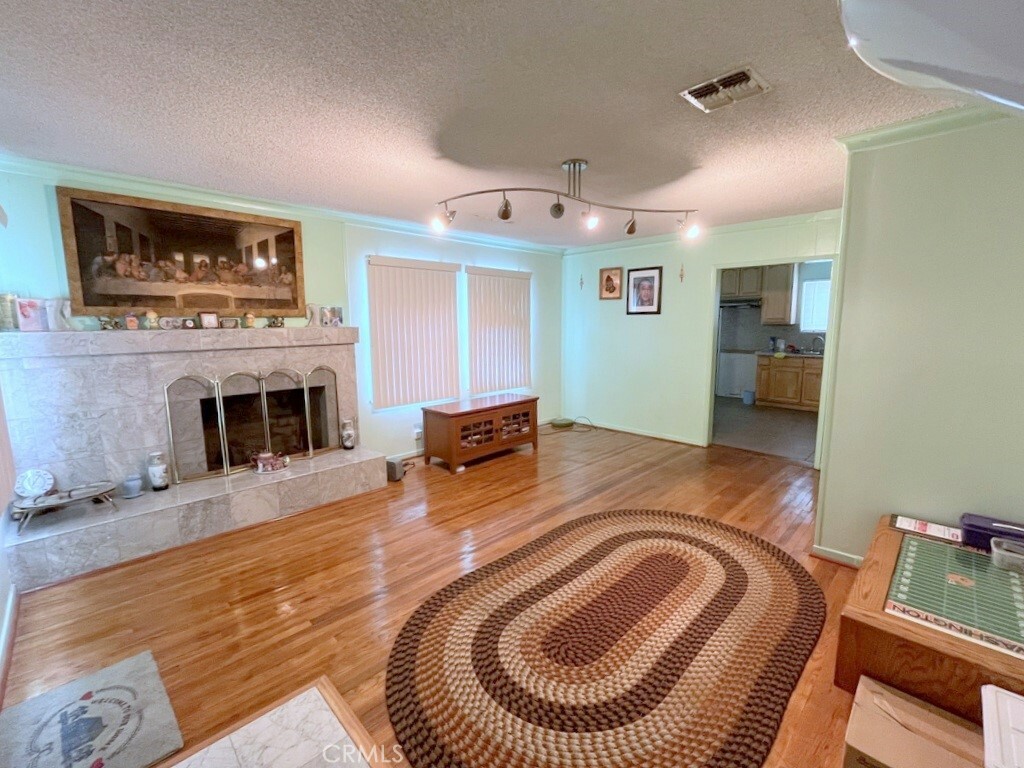 Property Photo: 2005 N Evergreen Street CA 91505