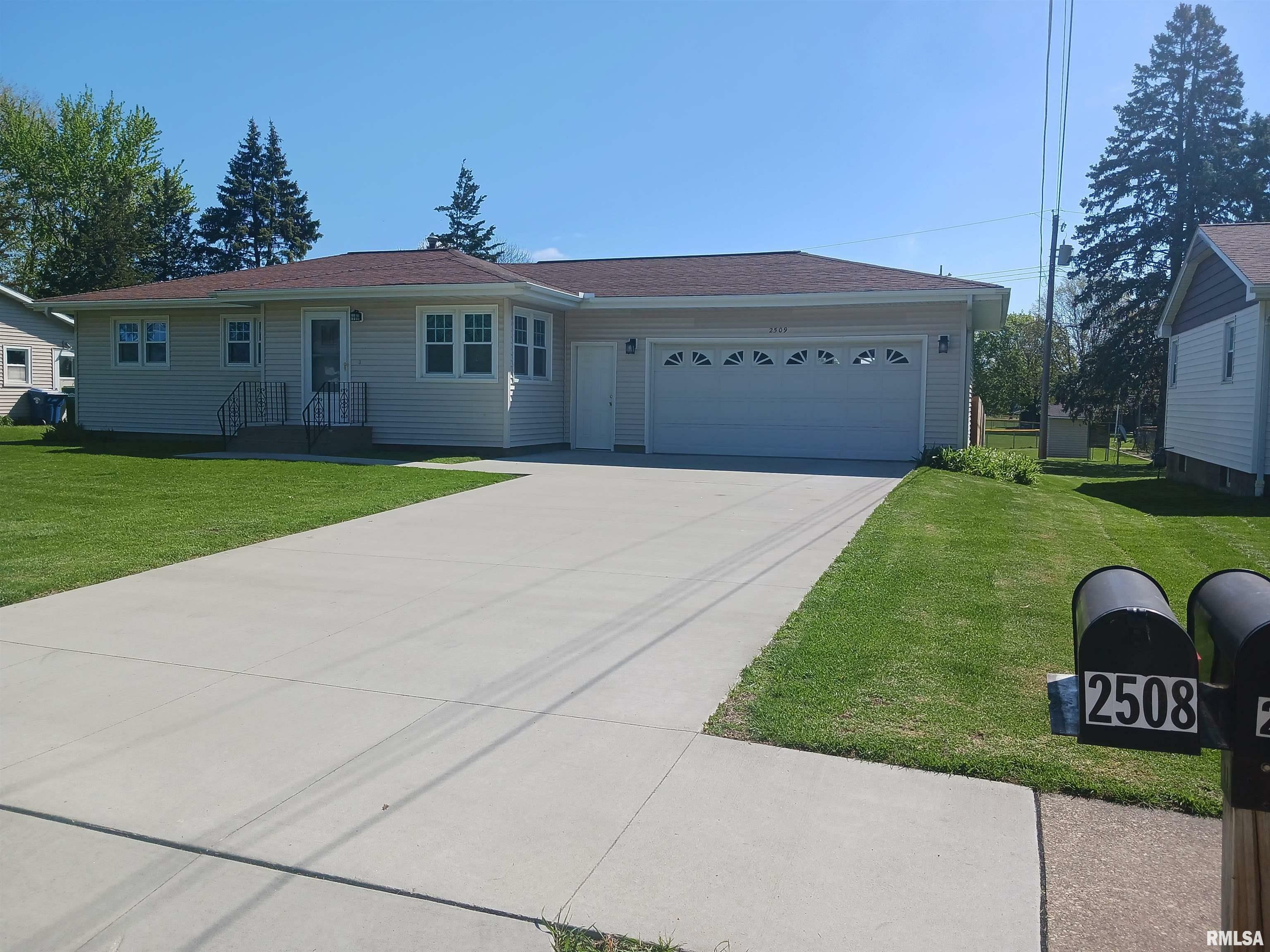 Property Photo:  2509 West Haven Place  IA 52732 