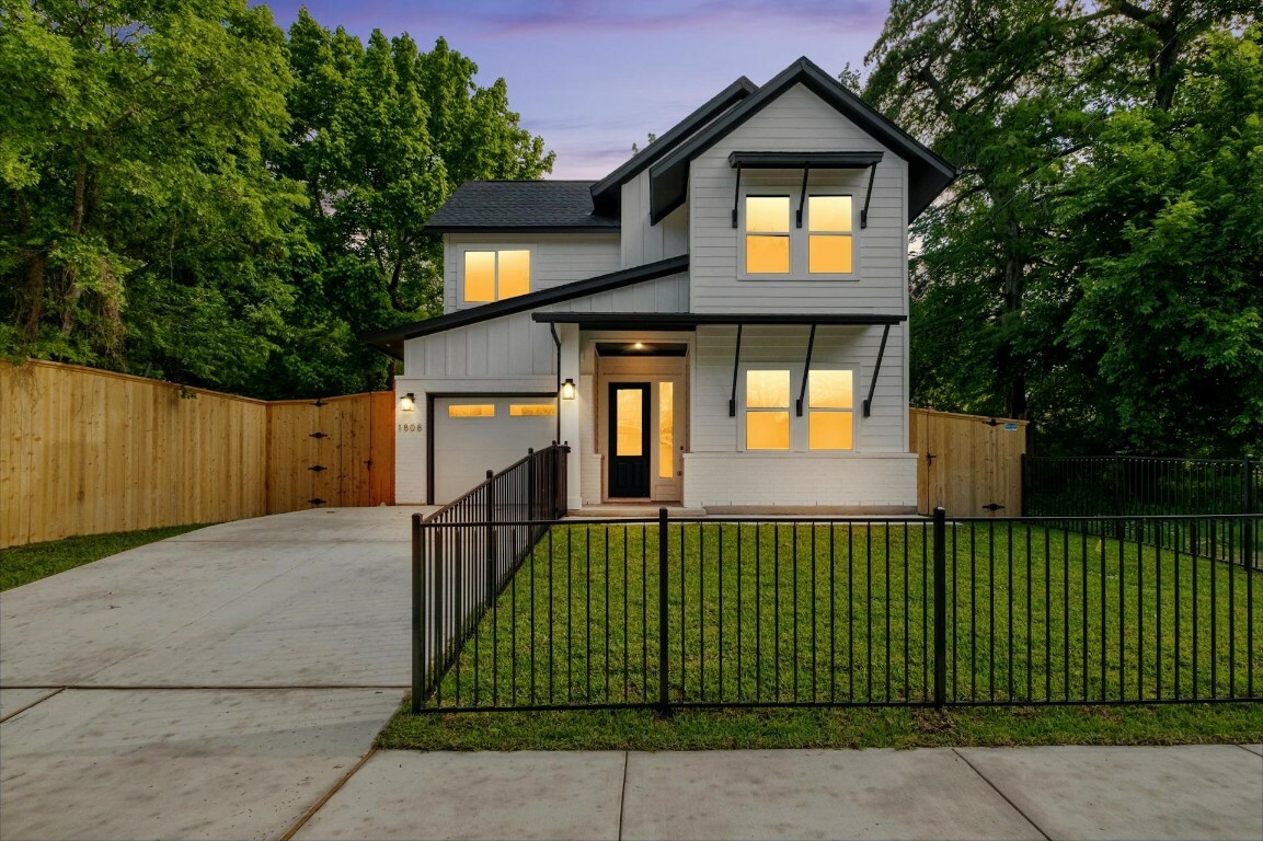 Property Photo:  1808 Holly Street  TX 78702 