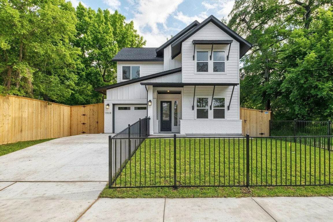 Property Photo: 1808 Holly Street TX 78702