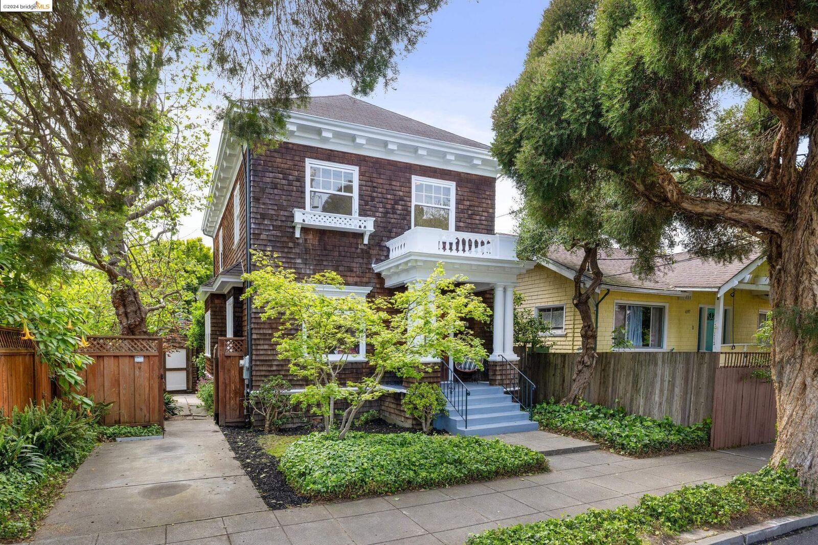 Property Photo:  6389 Racine St  CA 94609 