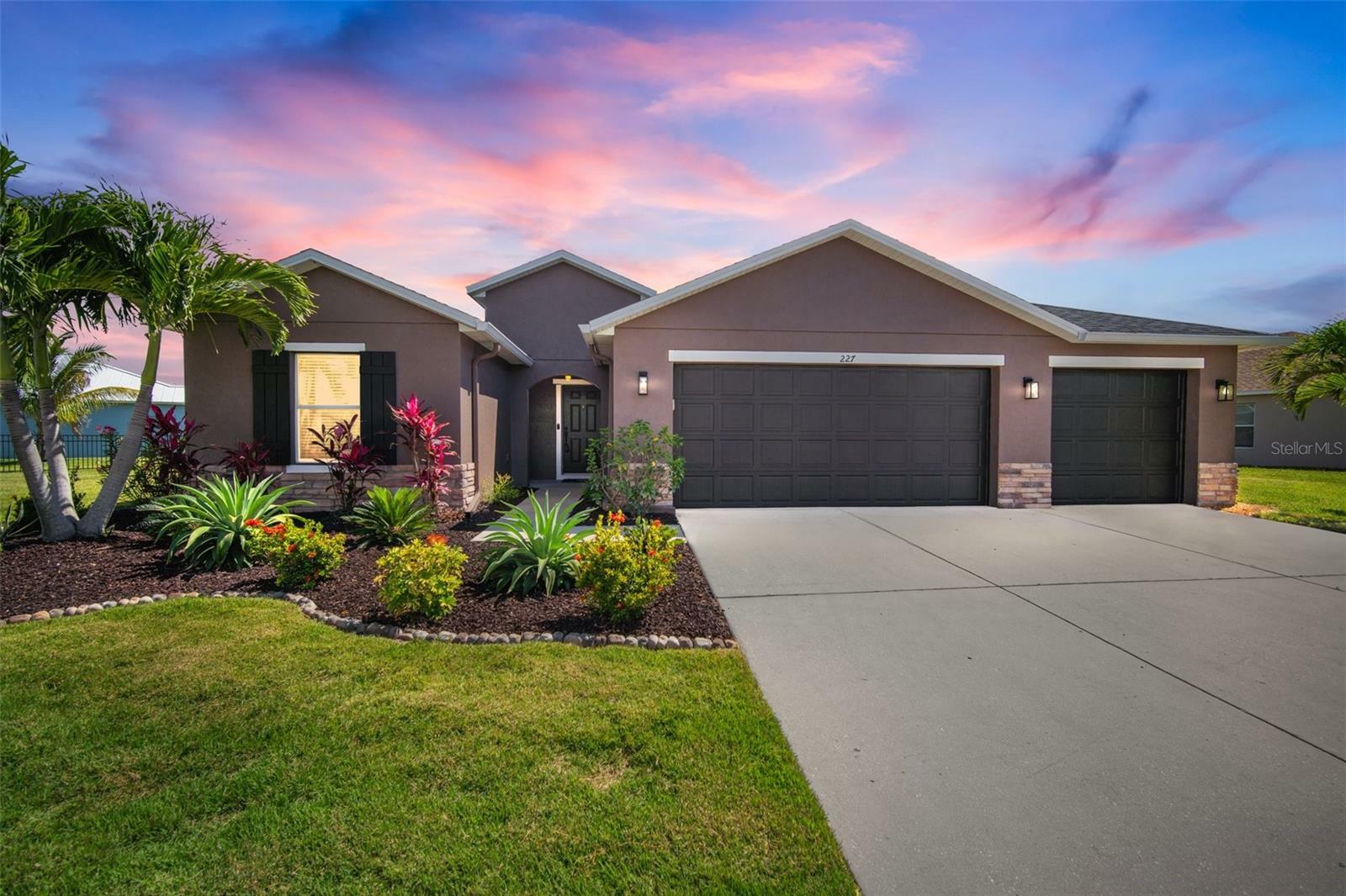 Property Photo: 227 Star Shell Drive FL 33572