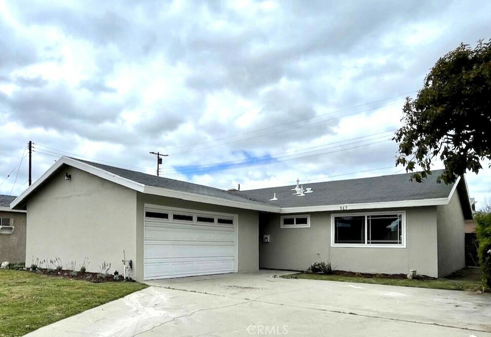 Property Photo:  517 E Darlan Street  CA 90248 