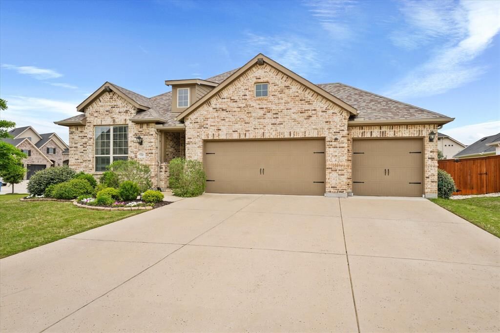 Property Photo: 1504 Silverton Drive TX 76226