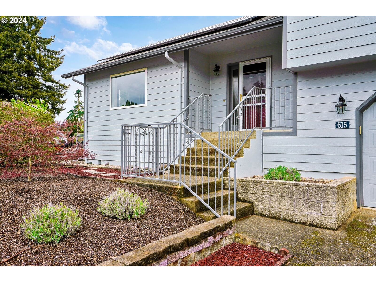 Property Photo: 615 SW 9th St OR 97385