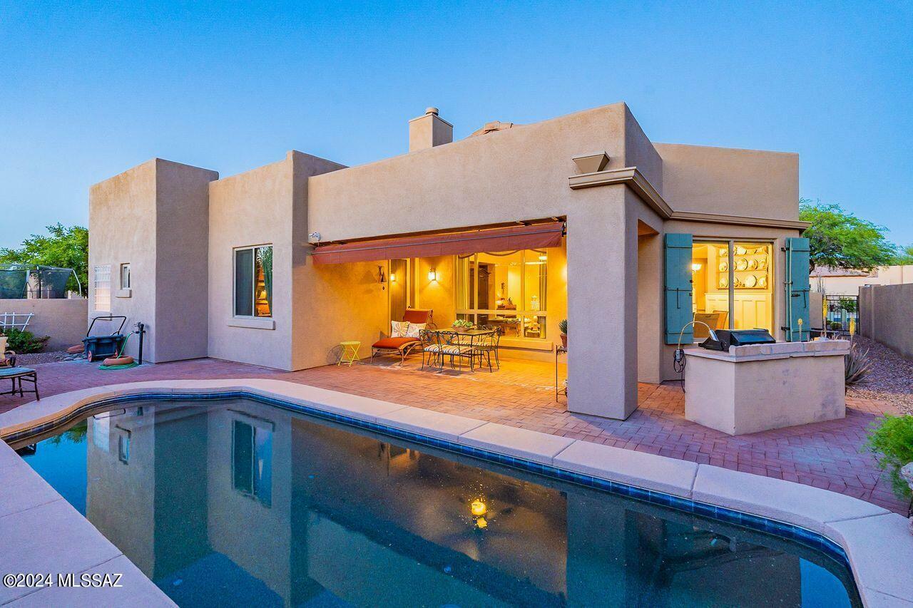 Property Photo:  8183 N Painted Feather Drive  AZ 85743 