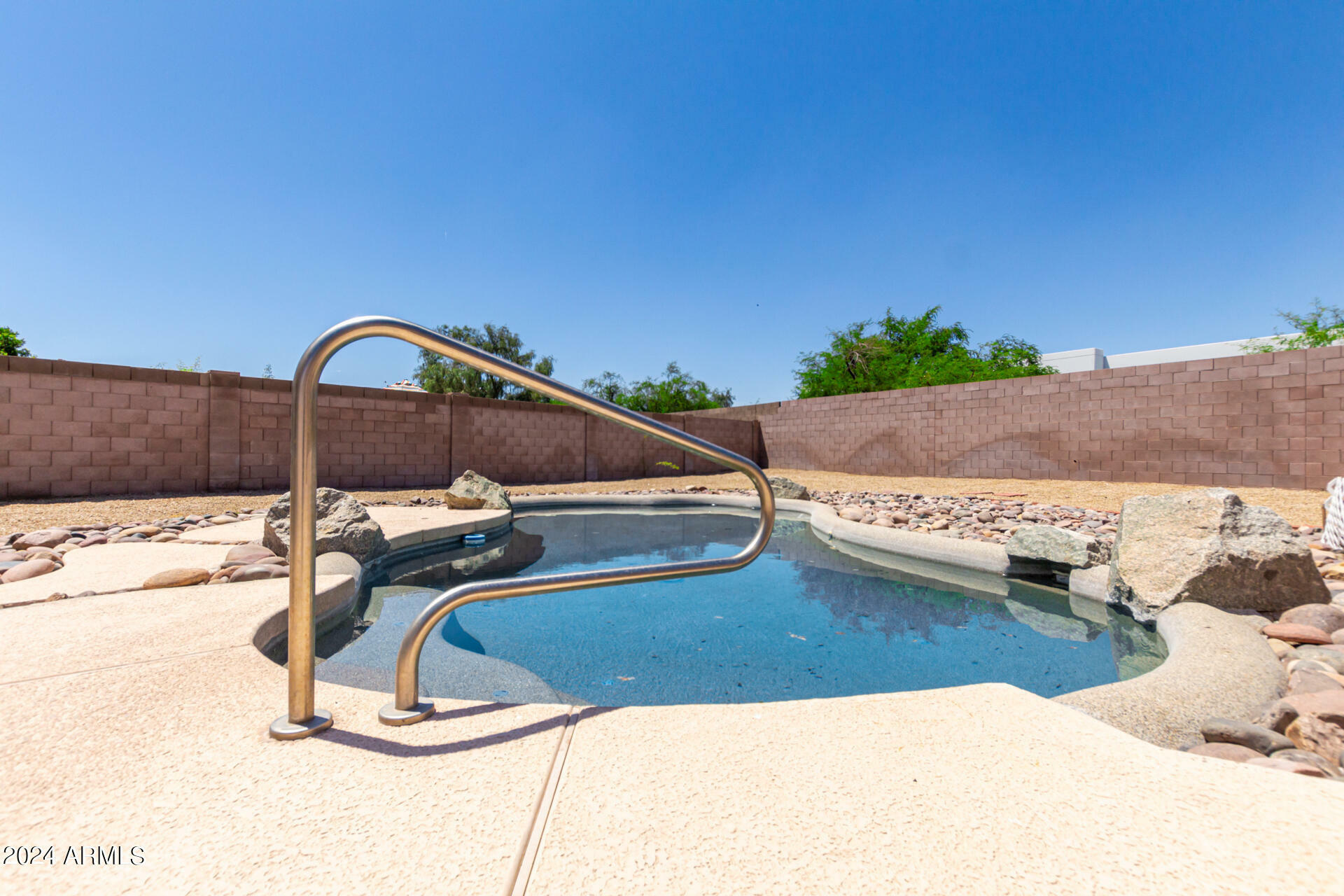 Property Photo:  8652 W Paradise Lane  AZ 85382 