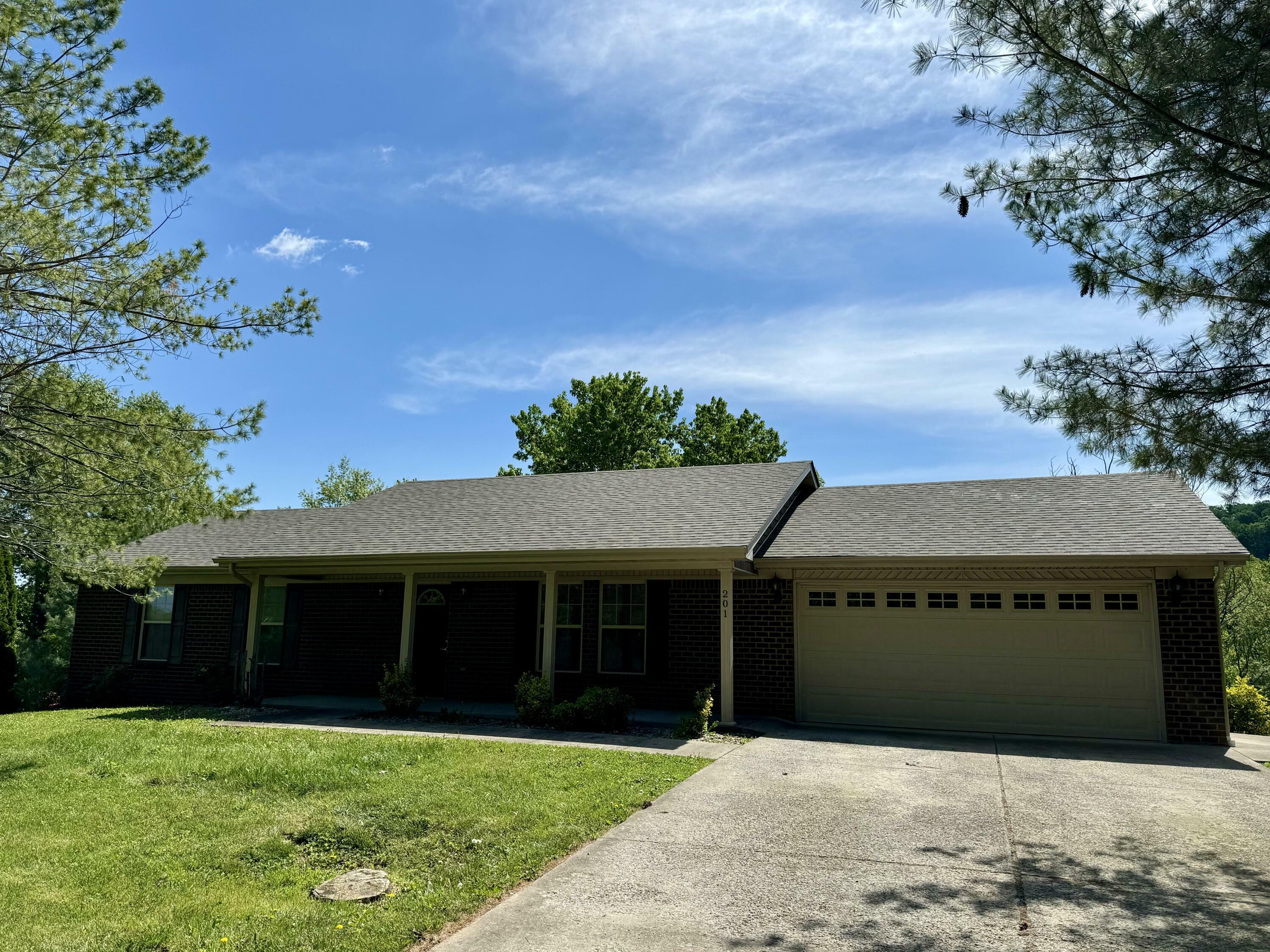 Property Photo:  201 Pinecrest Court  KY 40403 