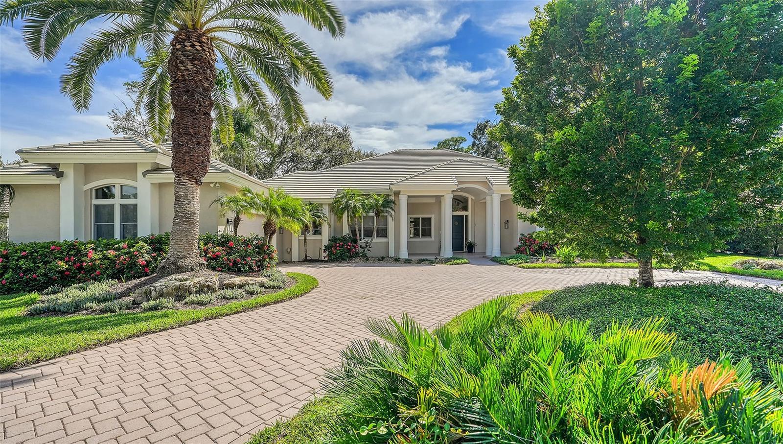 Property Photo:  935 Blue Heron Overlook  FL 34229 
