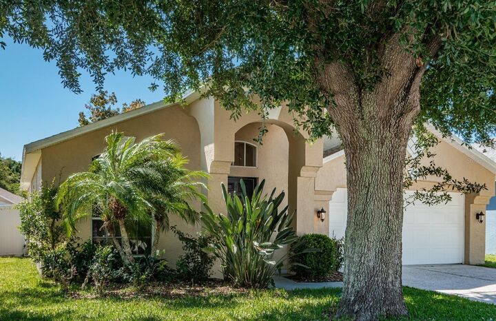 Property Photo: 525 Napa Valley Circle FL 33594