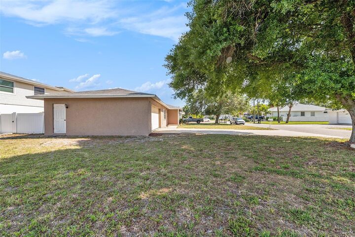 Property Photo:  912 21st Avenue W  FL 34221 