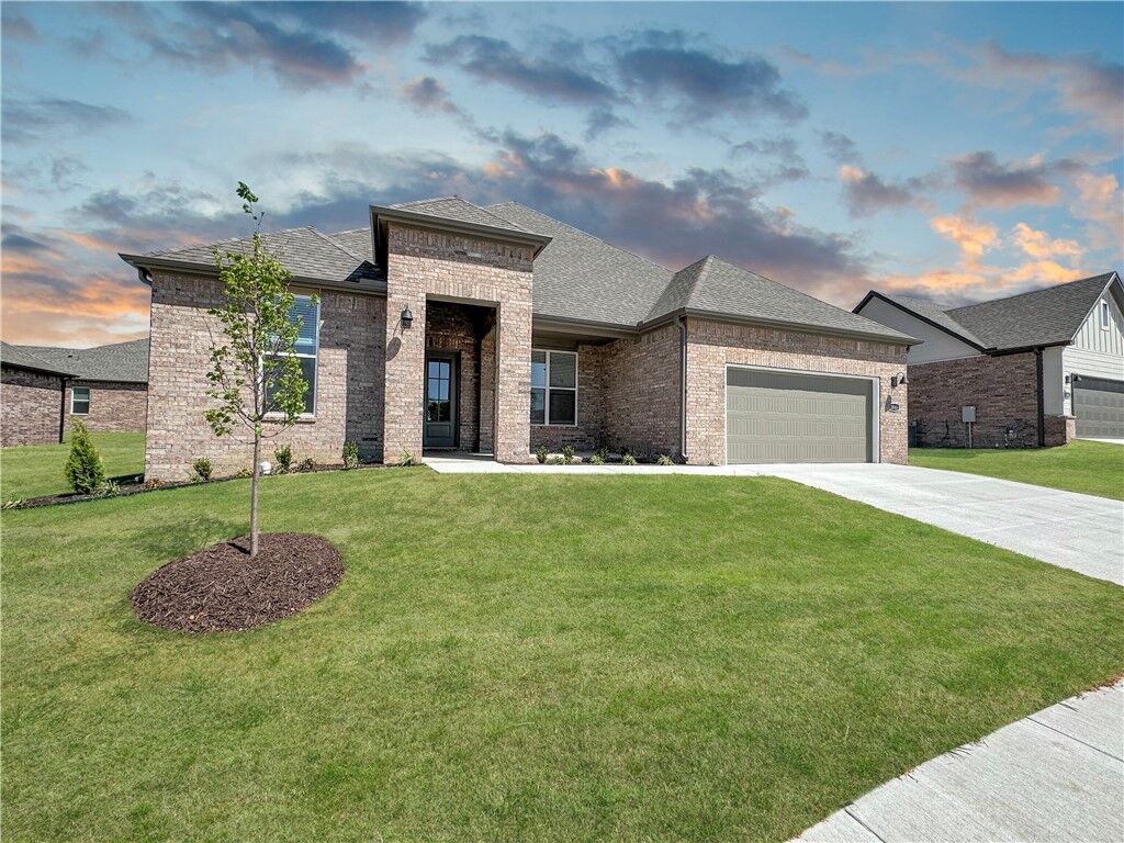 Property Photo: 3253 E Coolridge Street AR 72701