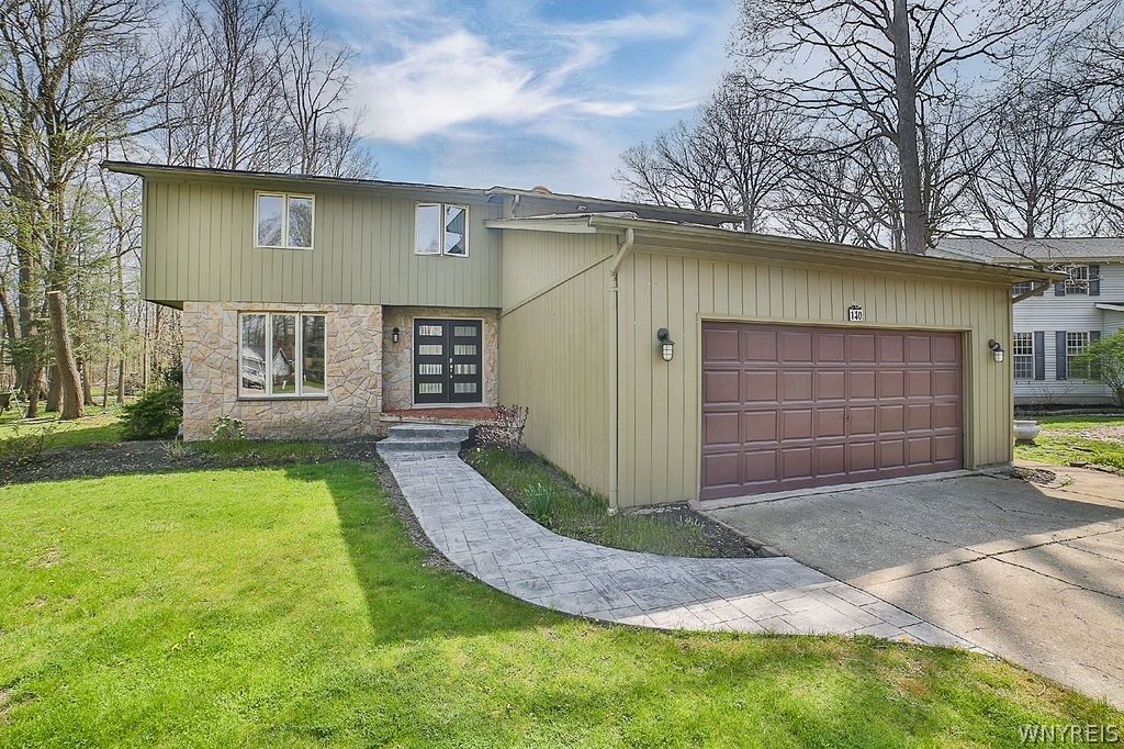 Property Photo:  140 Autumnwood Drive  NY 14072 