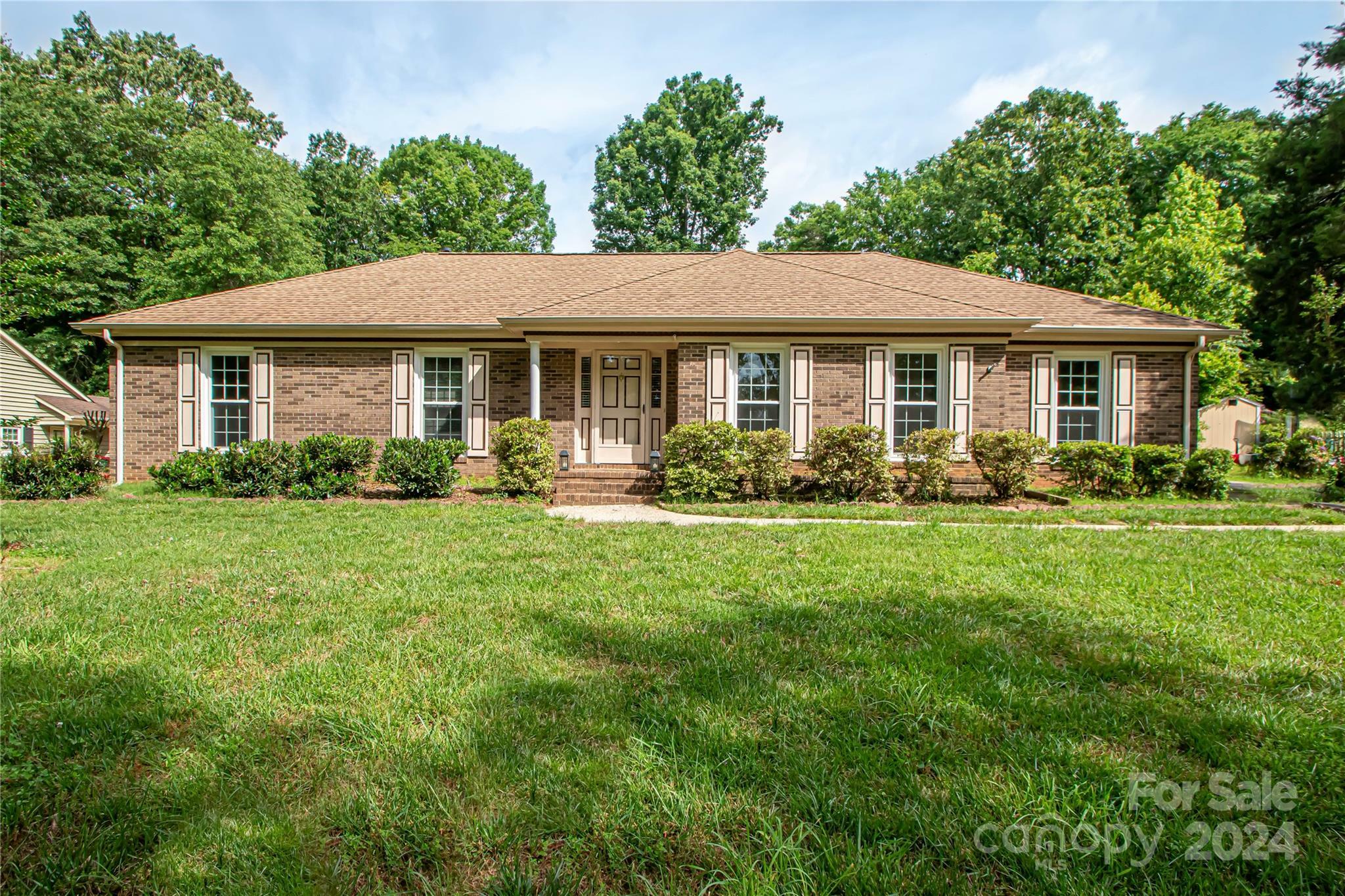 12012 Shandon Circle  Charlotte NC 28226 photo