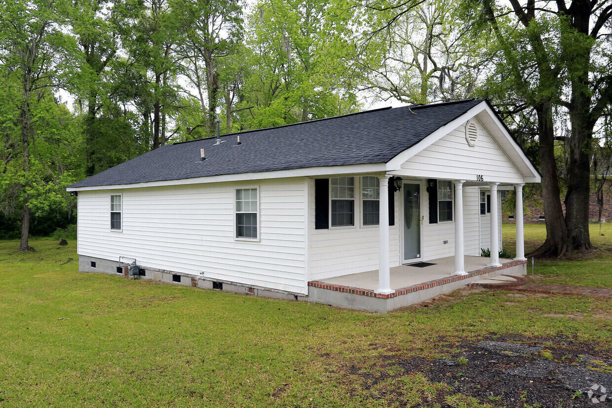 Property Photo:  106 N Pine Street  SC 29483 