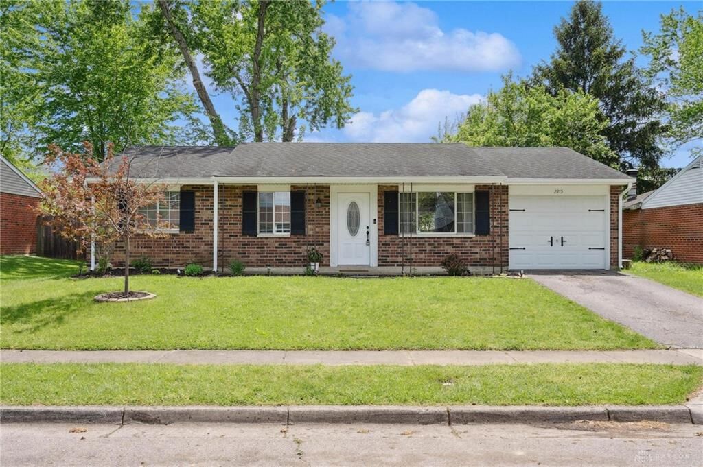 Property Photo: 2215 Carolina Drive OH 45385