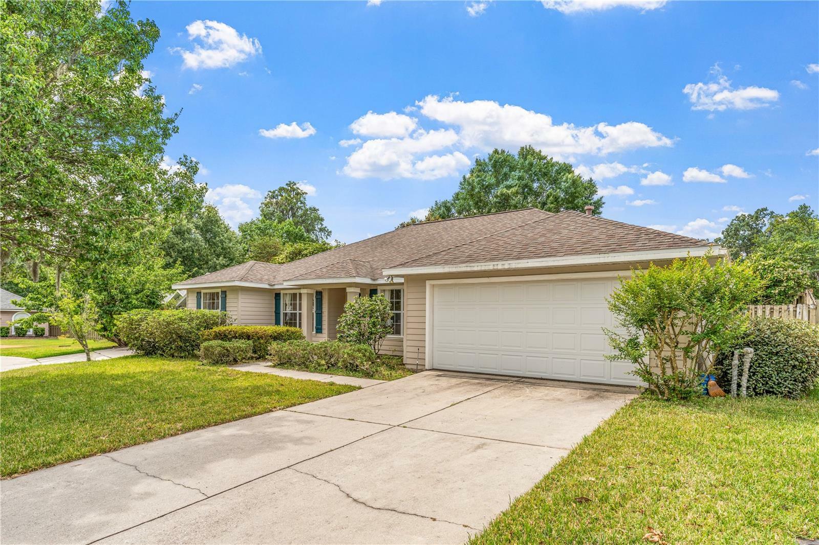 Property Photo: 7627 SW 49th Place FL 32608