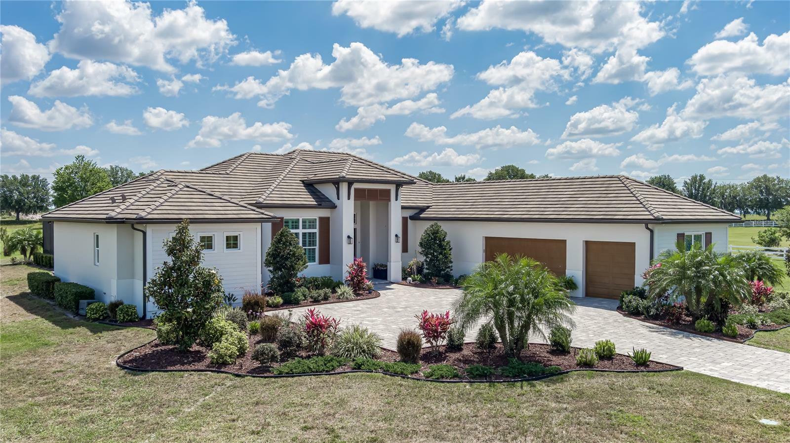 Property Photo:  6002 Lake Paddock Circle  FL 34219 