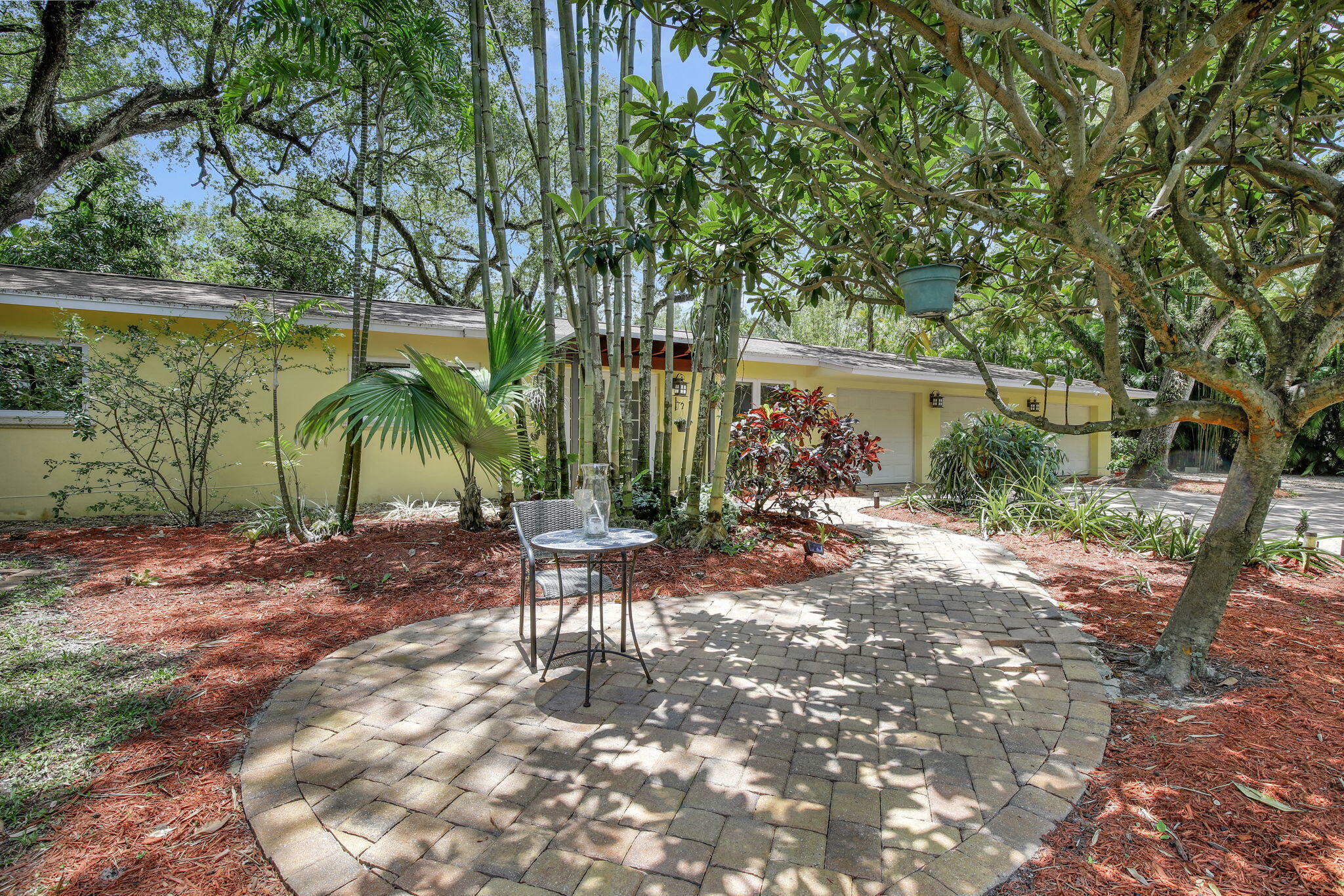 Property Photo:  1550 SW 30th Place  FL 33315 