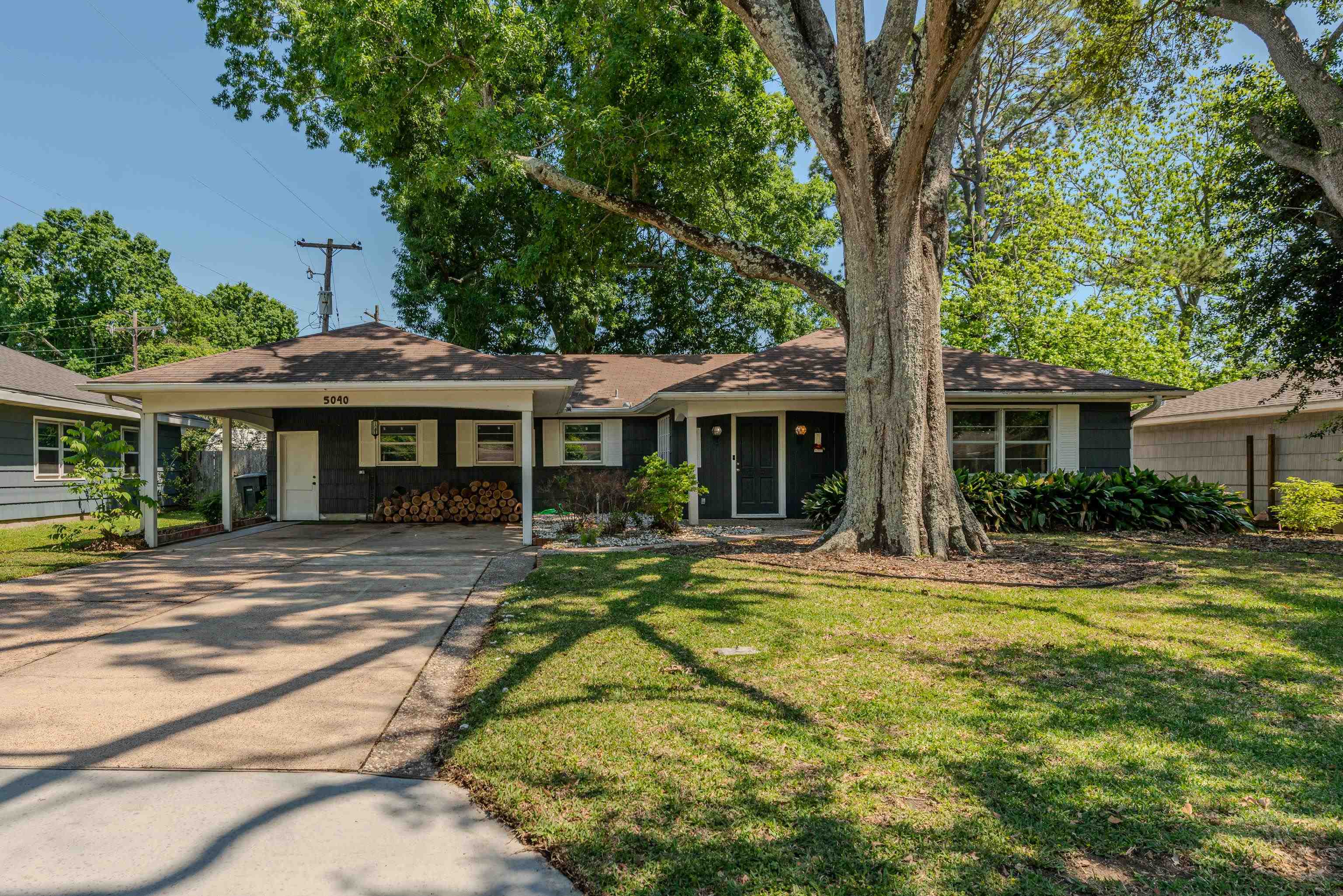 Property Photo:  5040 Woodlawn Dr.  TX 77619 