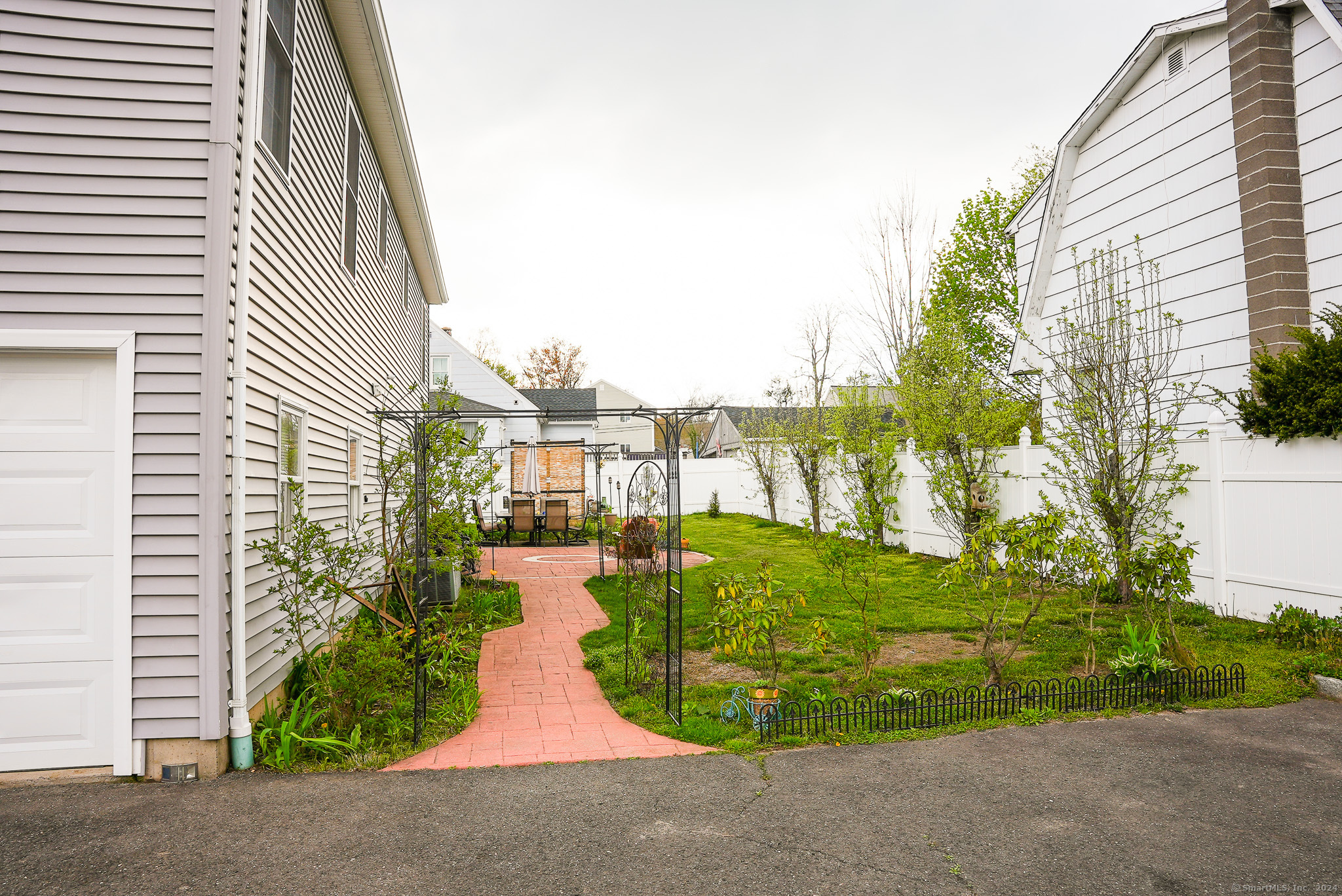 Property Photo:  402 Davis Street  CT 06779 