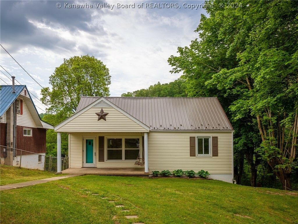 Property Photo:  5120 Bluebell Drive  WV 25313 