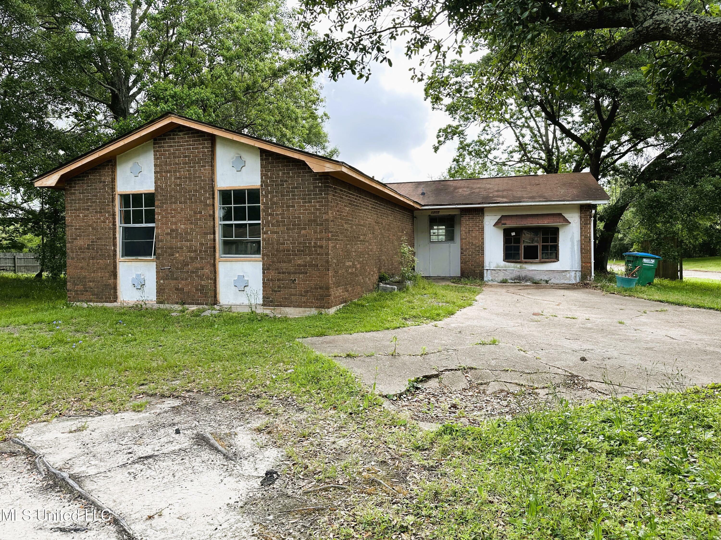 Property Photo:  1202 Cherokee Street  MS 39581 