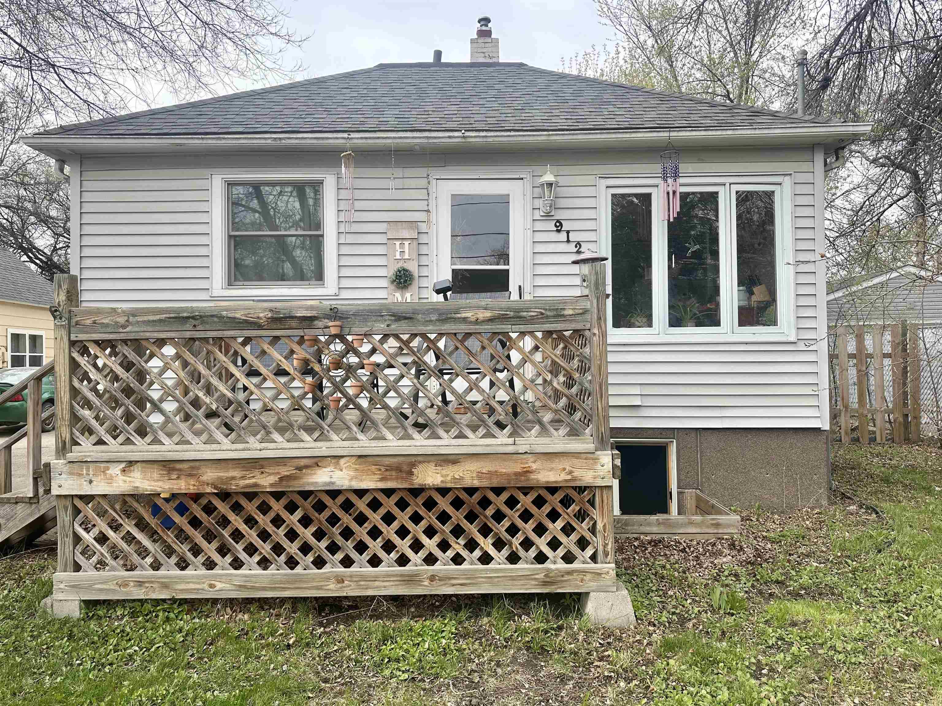 Property Photo:  912 10th Avenue NW  ND 58703 