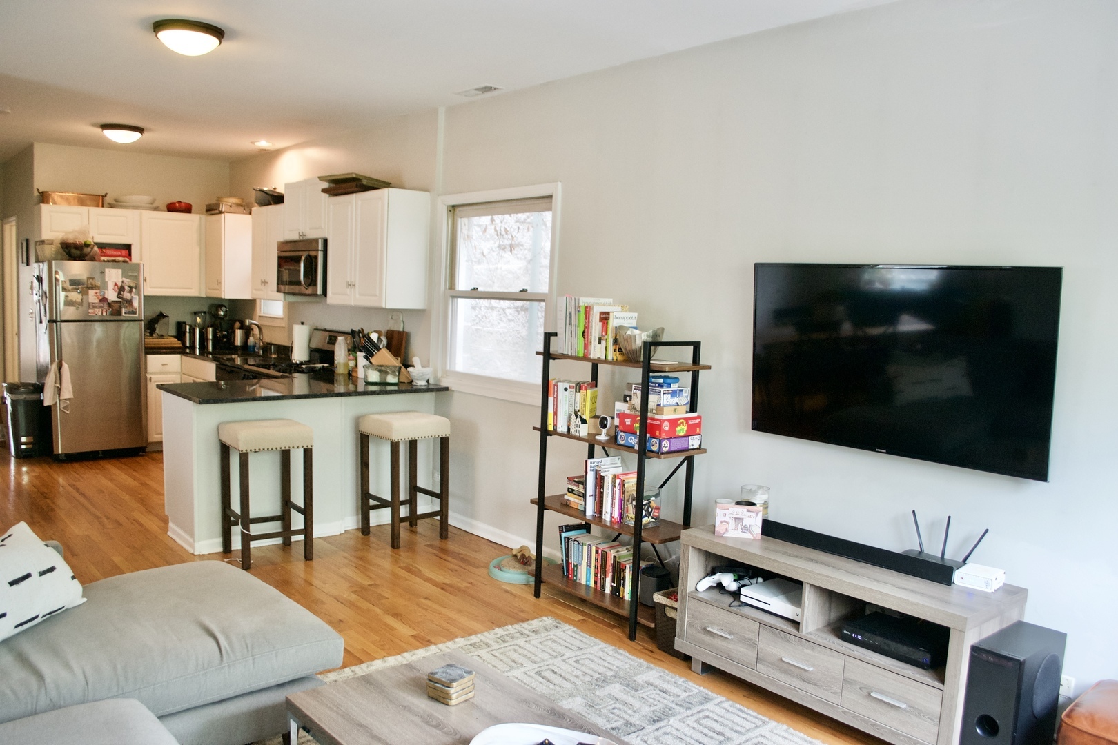 Property Photo:  1628 N Bell Avenue 3  IL 60647 