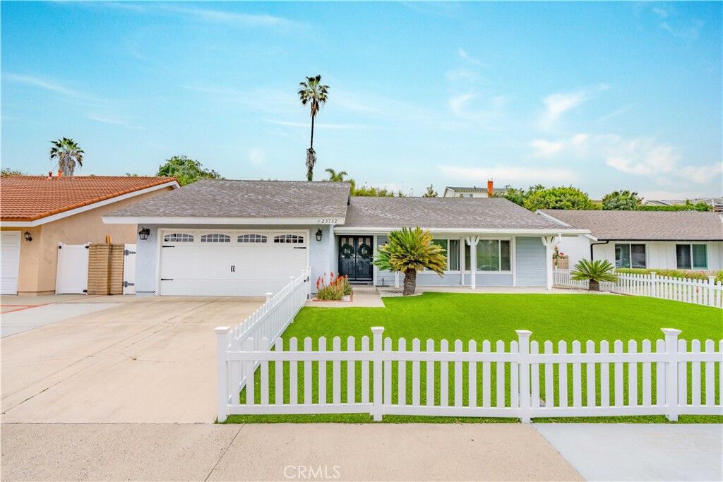 Property Photo: 23732 Calle Ganador CA 92691