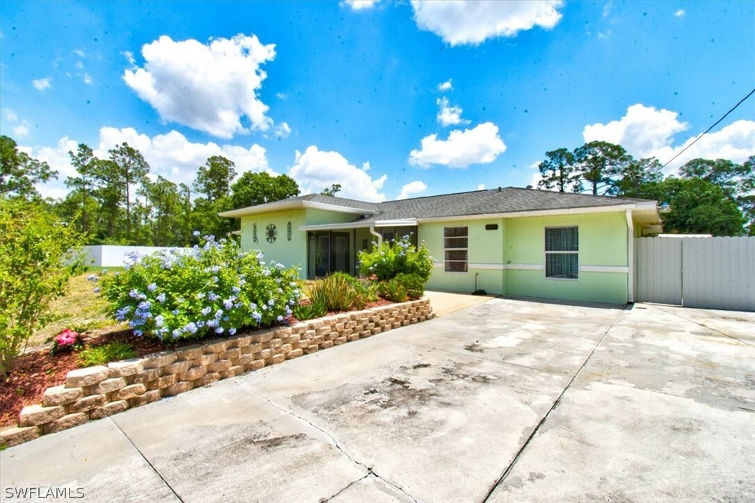 Property Photo:  910 Moore Avenue  FL 33972 