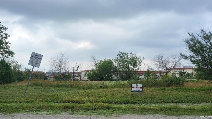 Property Photo: 519 Bee St TX 78208