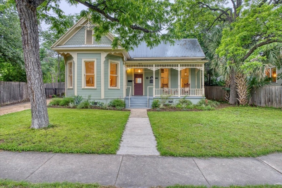 Property Photo:  1012 E 8th Street  TX 78702 