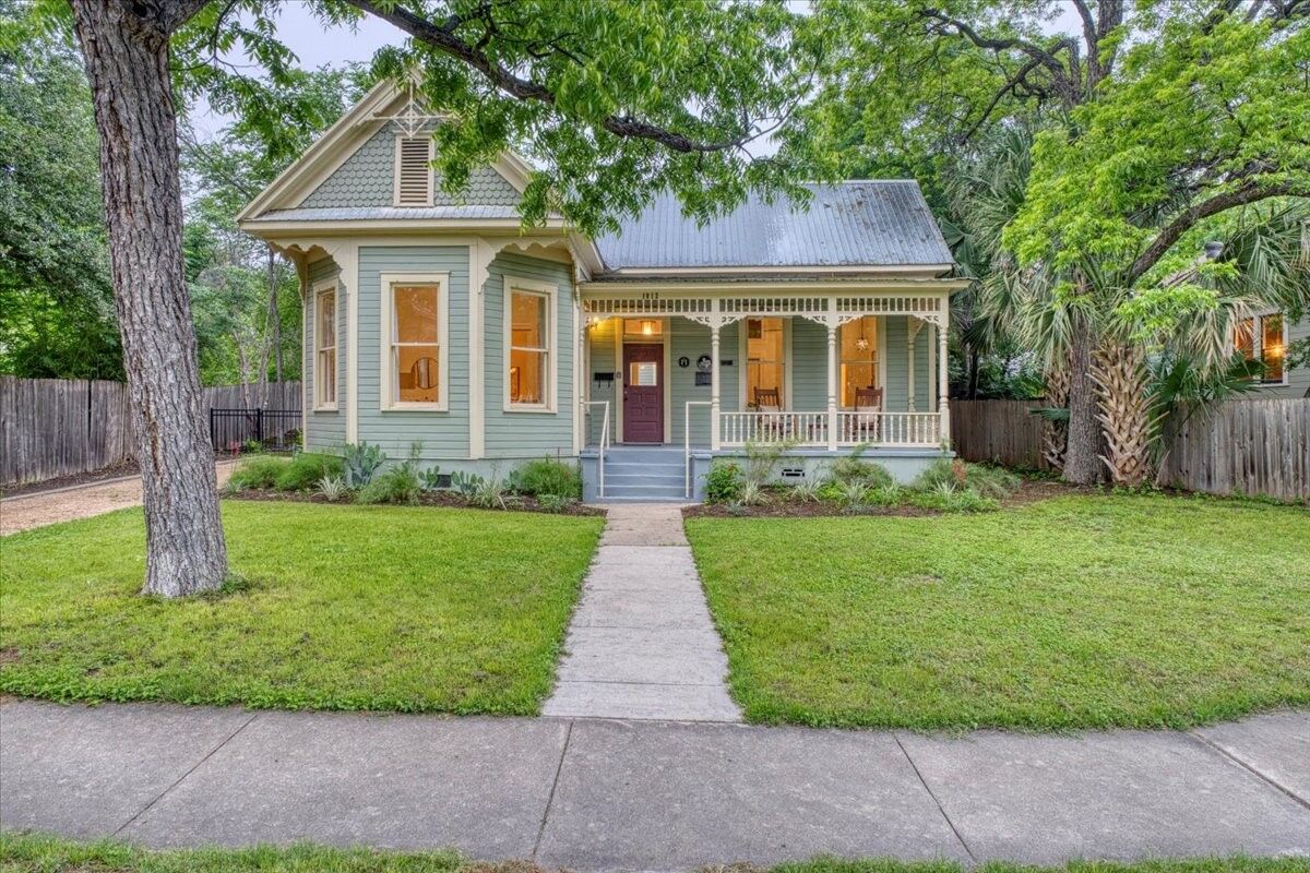 Property Photo: 1012 E 8th Street TX 78702
